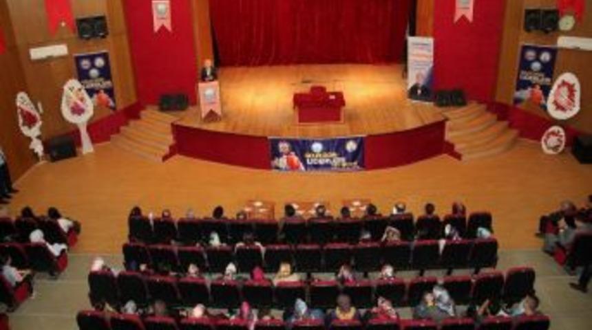 Yeni T&uuml;rkiye Vizyonu Kapsamında İmam-hatiplerin Rol&uuml; Konferansı Verildi