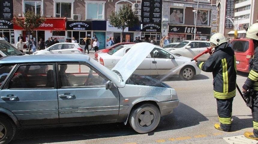 Seyir Halindeki Otomobil Alev Aldı