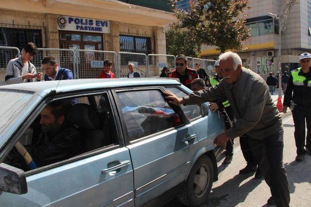 Seyir Halindeki Otomobil Alev Aldı