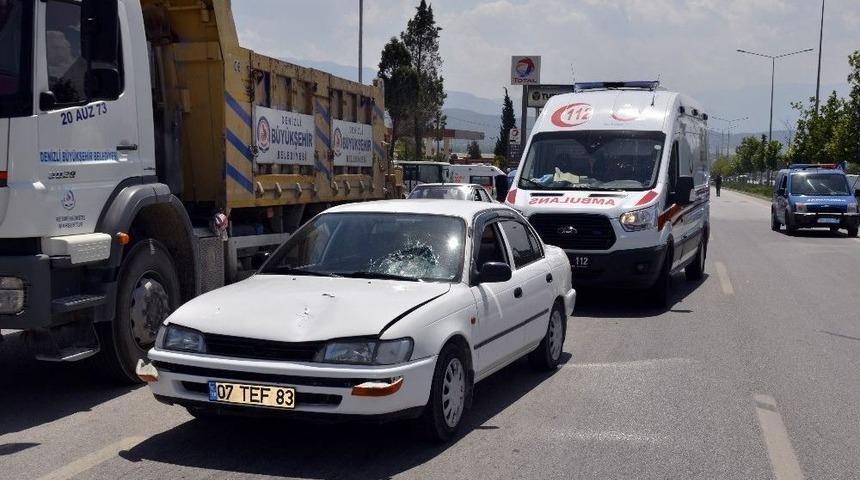 Kılı&ccedil;daroğlu&rsquo;nun Ziyaret Ettiği Fabrika &Ouml;n&uuml;nde Trafik Kazası