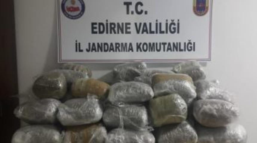 Jandarma Uyuşturucu Tacirlerine Ge&ccedil;it Vermiyor