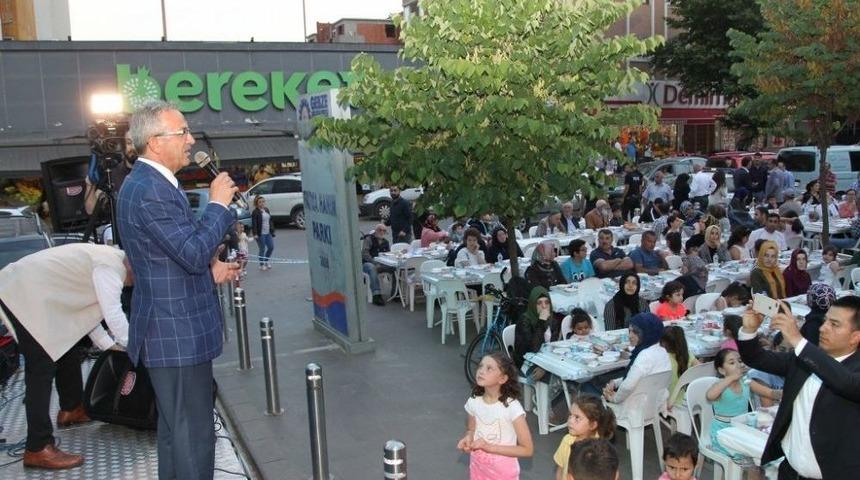 Gebze&rsquo;de İki Mahalle İftar Sofrasında Buluştu