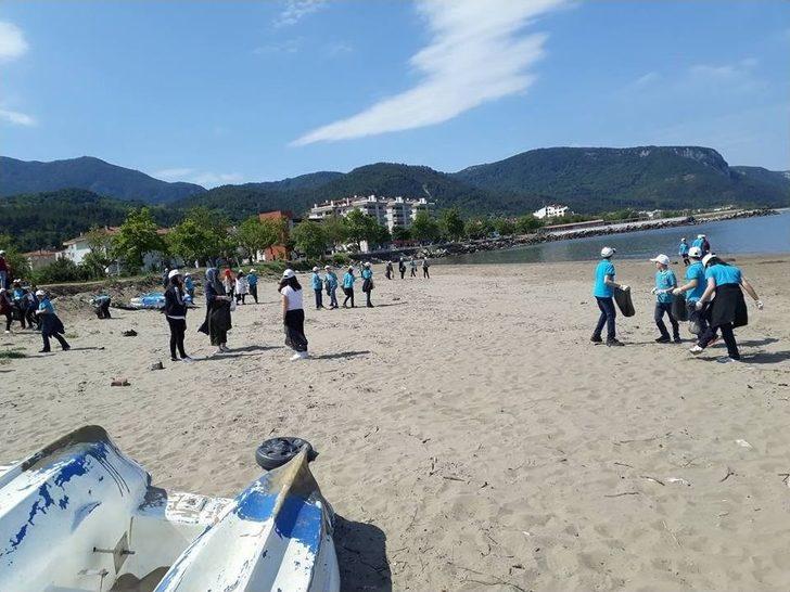 Öğrenciler, Park Ve Sahilde Çöp Topladı G1