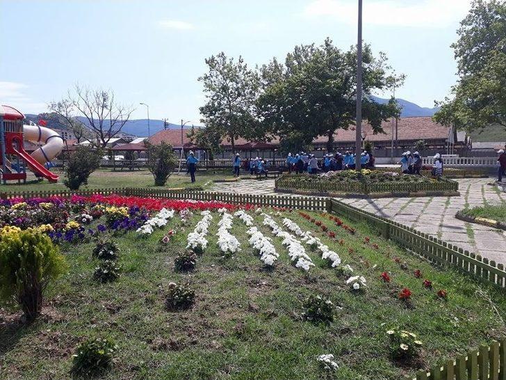 Öğrenciler, Park Ve Sahilde Çöp Topladı G2