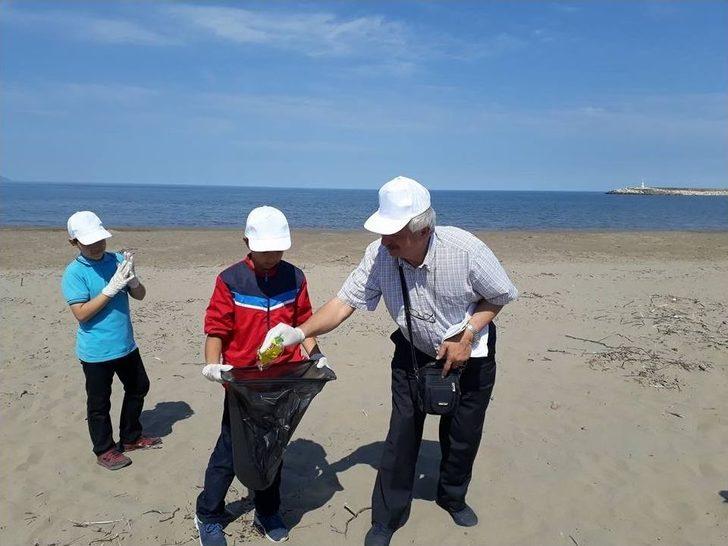 Öğrenciler, Park Ve Sahilde Çöp Topladı G5