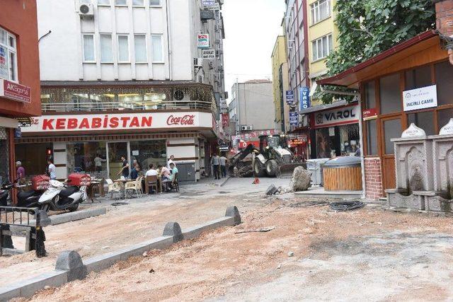 Karesi’nin Sokaklarına Antik Kilit Taşı Döşeniyor