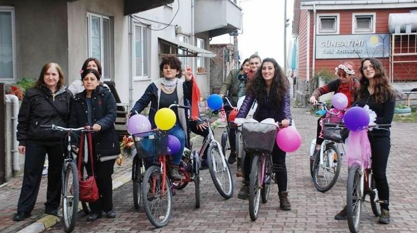 İşçinin “tahrik Ediyorsunuz” Dediği Bisikletli Kadınlardan Belediye Başkanı Özür Diledi