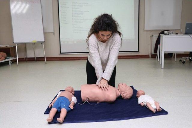 Büyükşehir’den Antrenörlere İlk Yardım Eğitimi Verdi