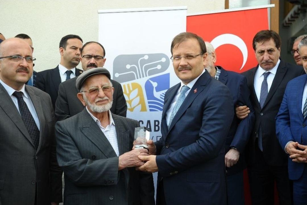 Hakan &Ccedil;avuşoğlu: &ldquo;ssk&rsquo;yı Batıran Adam Bug&uuml;n Sağlık Sistemiyle İlgili Laf Ediyor&rdquo;