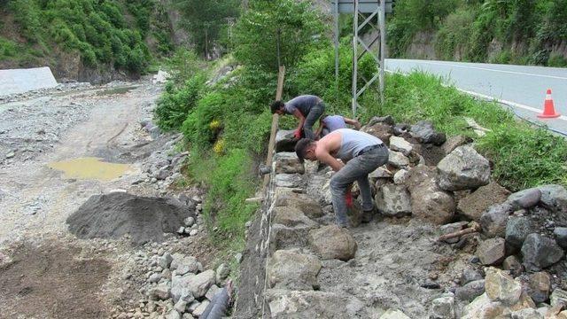 Ekmeklerini Taştan Çıkartıyorlar