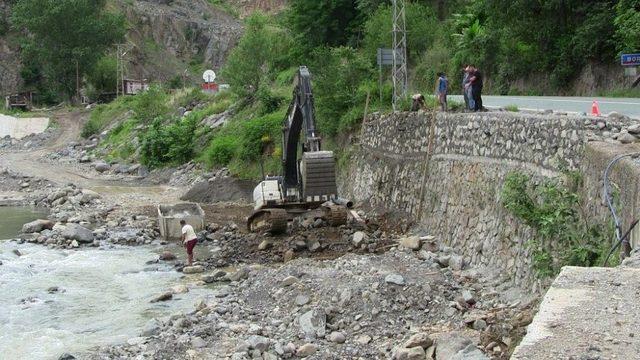 Ekmeklerini Taştan Çıkartıyorlar