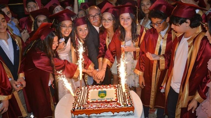 Başak Koleji&rsquo;nde Mezuniyet Sevinci