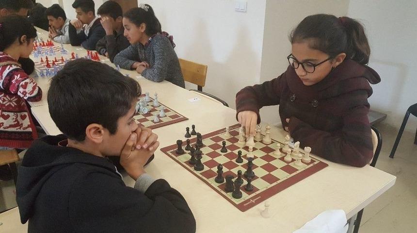 Sincik&rsquo;te Satran&ccedil; Turnuvası D&uuml;zenlendi