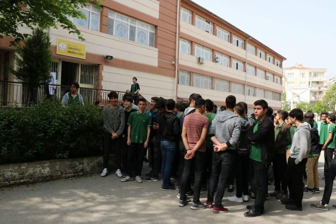 Velilerden Okulun Kapatılacağı S&ouml;ylentilerine Tepki