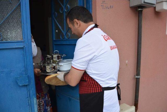 Aşkale Kaymakamlığı Ramazan’da Kimsesizlerin Kimsesi Oldu