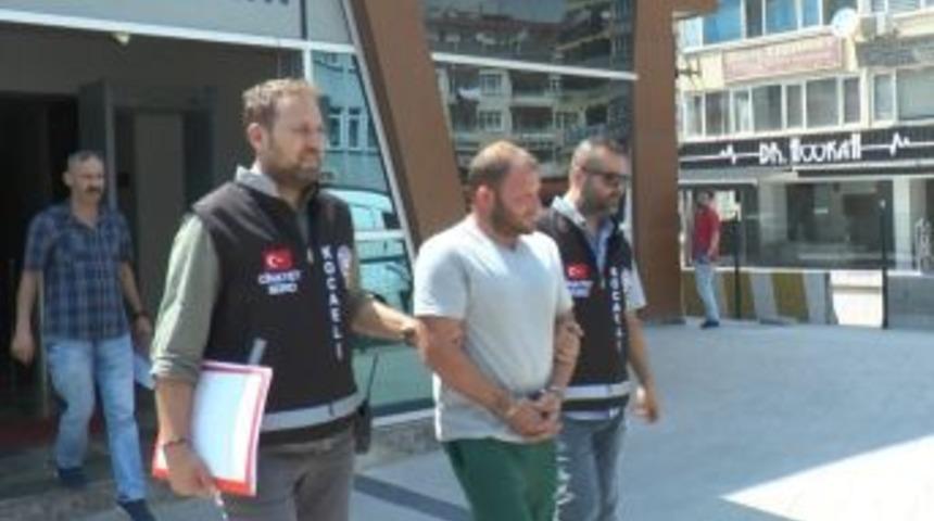 Sokak Ortasında Başka Bir Erkekle G&ouml;rd&uuml;ğ&uuml; Eşini Gasp Etti İddiası