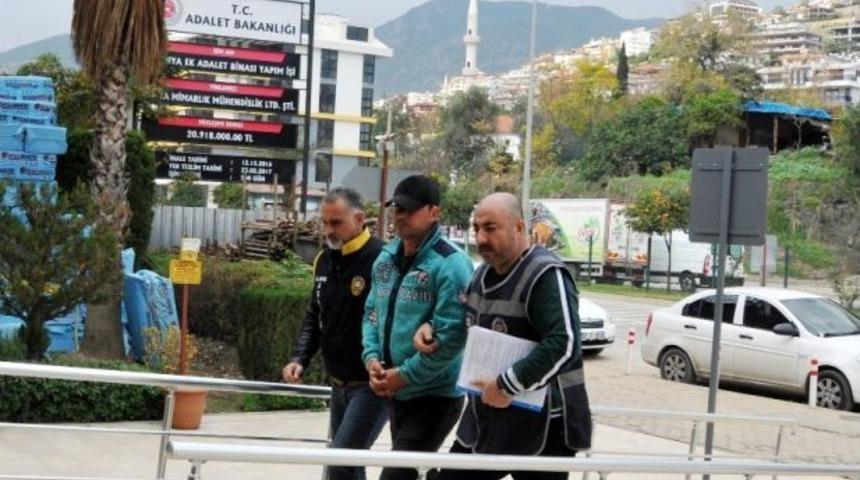 Silahla İşyerini Bastı, Hastanelik Oldu