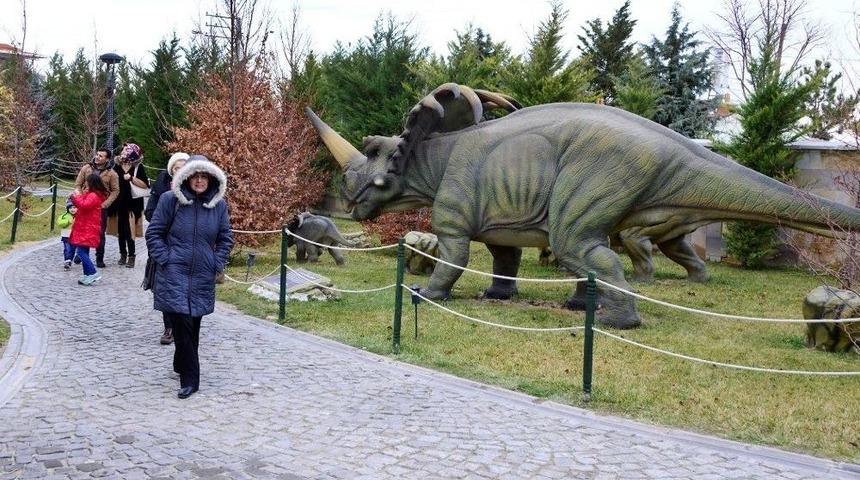 80 Binde Devri Alem Parkına 10 G&uuml;nde 20 Bin Ziyaret&ccedil;i