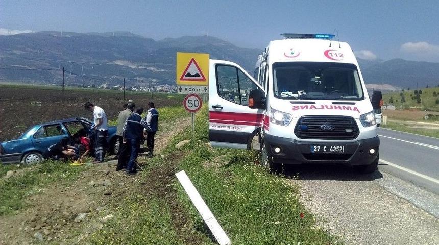 Yoldan Çıkan Otomobil Tarlaya Girdi: 1 Yaralı