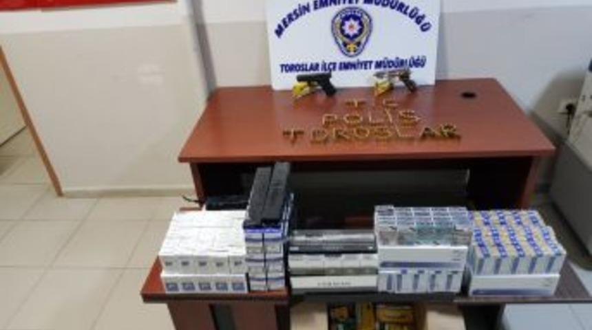 Mersin&rsquo;de, Otoparkta Ruhsatsız Tabanca İle G&uuml;mr&uuml;k Ka&ccedil;ağı Sigara Ele Ge&ccedil;irildi