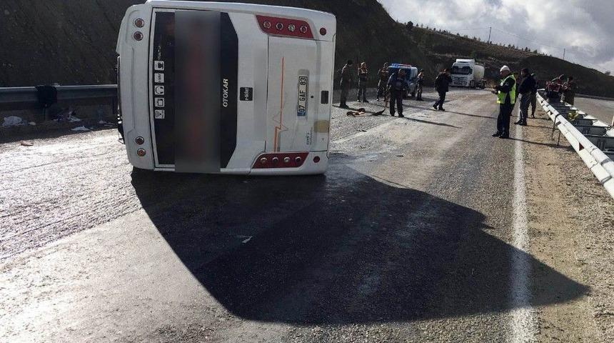 Korkuteli&rsquo;nde Trafik Kazası: 15 Yaralı
