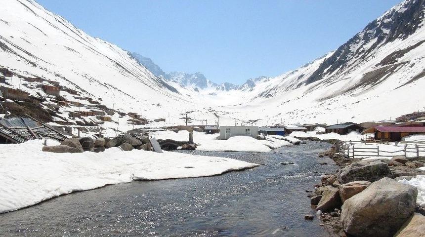 Karla Kaplı Yayla Yolları Ulaşıma A&ccedil;ılıyor