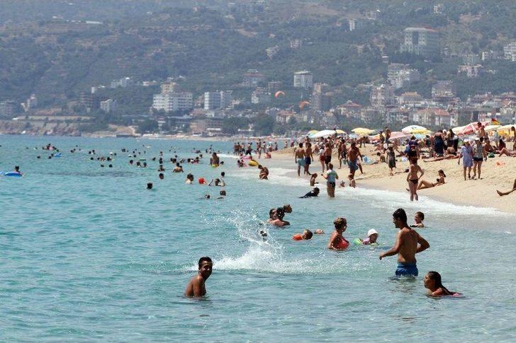 Alanya’da Plajlar Tıklım Tıklım G2