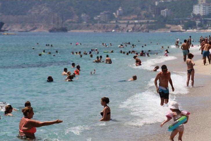 Alanya’da Plajlar Tıklım Tıklım G3