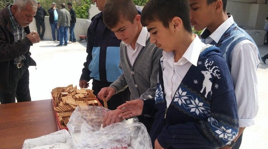Gercüş Belediyesi Kandil Simidi Dağıttı