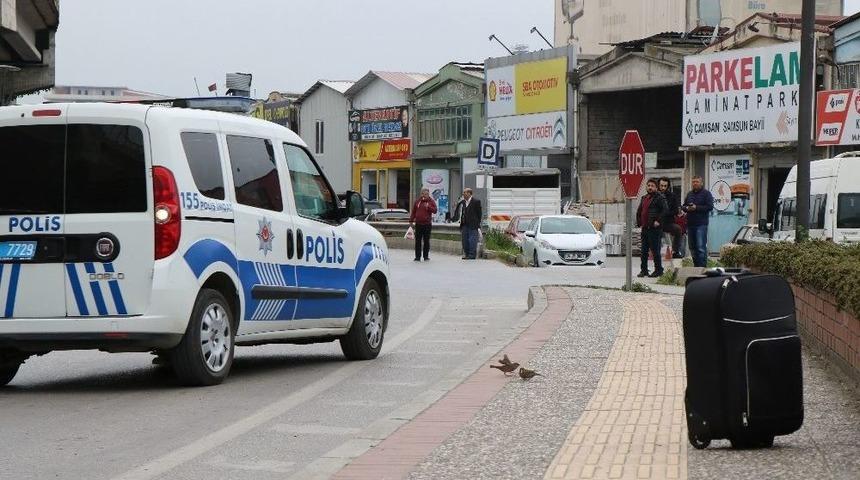 Kaldırımda Unutulan Valiz Polisi Alarma Geçirdi