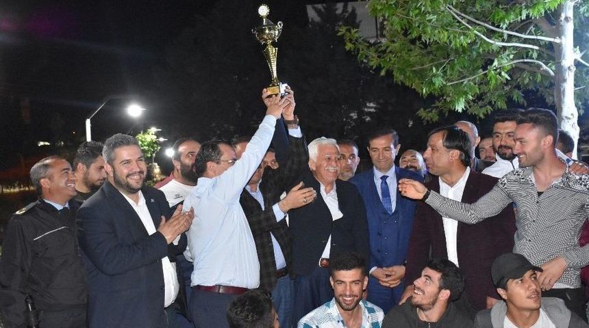 Kahta Diriliş Spora 500 Bin Tl Destek