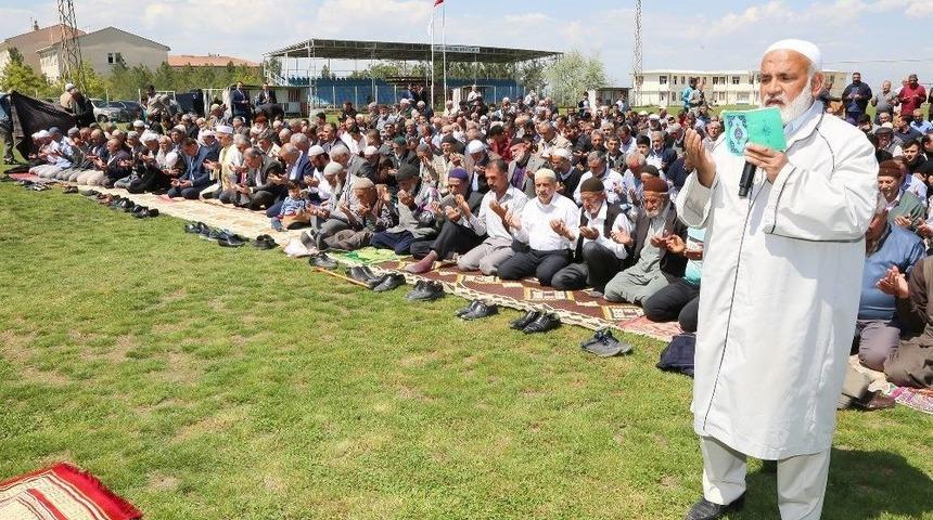 Battalgazi&rsquo;de Yapılan Yağmur Duasına Yoğun Katılım