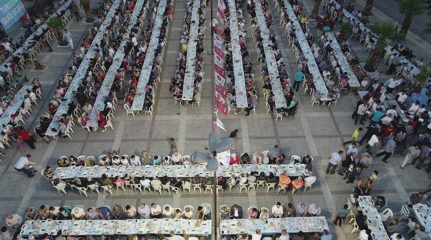 Binlerce Vatandaş İftar Sofrasında Buluştu