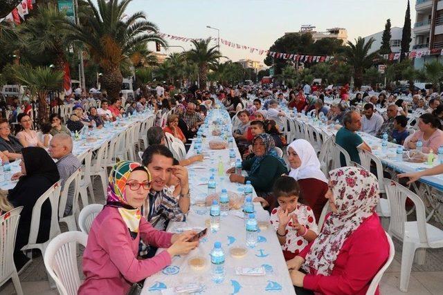 Binlerce Vatandaş İftar Sofrasında Buluştu