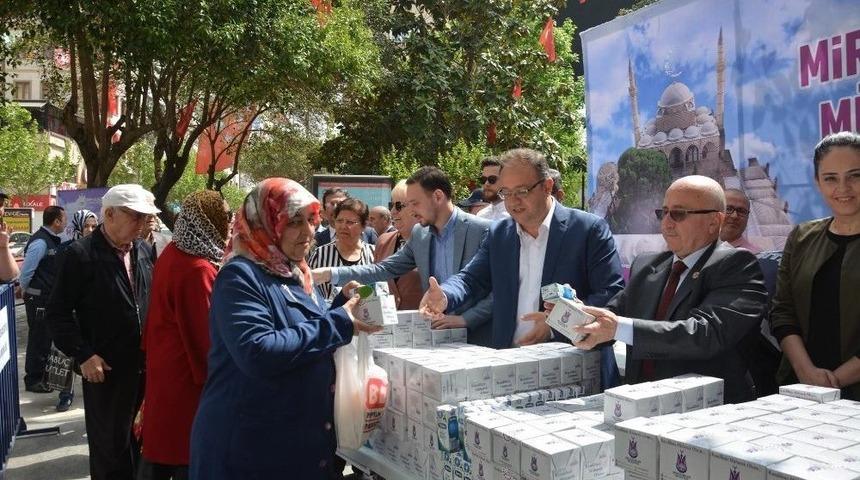 Şehzadeler&rsquo;den Kandil Simidi Ve S&uuml;t İkramı