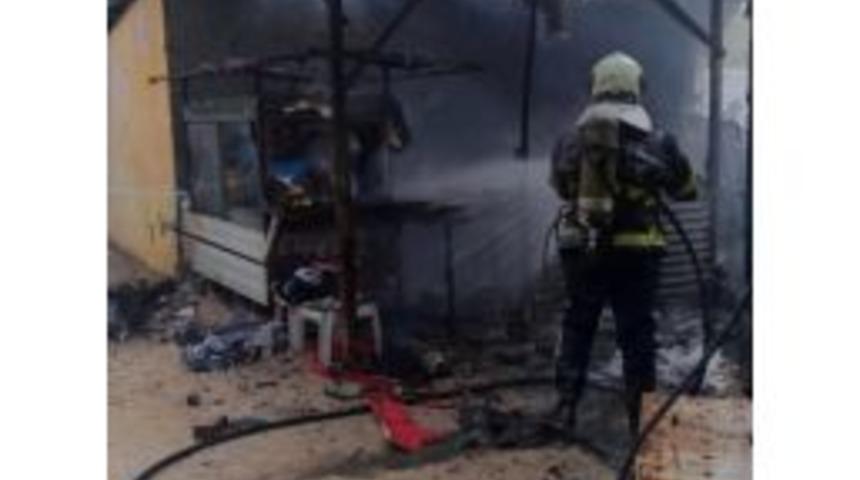 Adana&rsquo;da Yangın &Ccedil;ıkan Kebap&ccedil;ı D&uuml;kkanı K&uuml;l Oldu