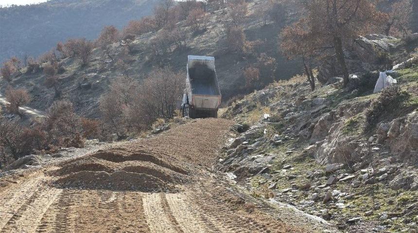 Alaşehir Belediyesinden 735 Metre Rakımda Yol &Ccedil;alışması
