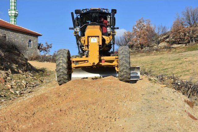 Alaşehir Belediyesinden 735 Metre Rakımda Yol Çalışması