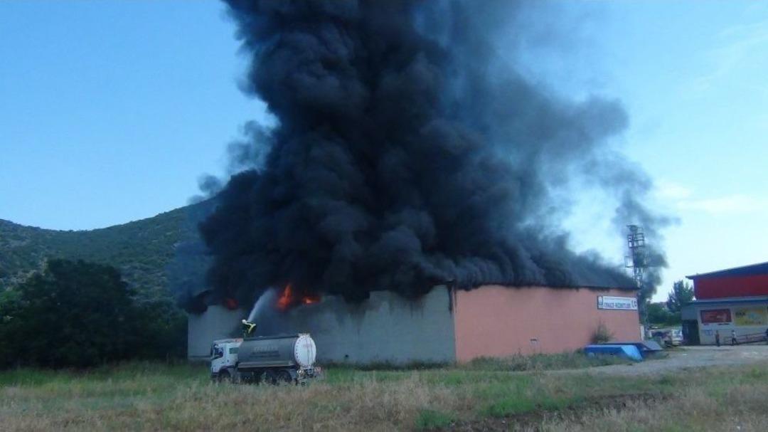 Kozan&rsquo;da Geri D&ouml;n&uuml;ş&uuml;m Deposunda Yangın