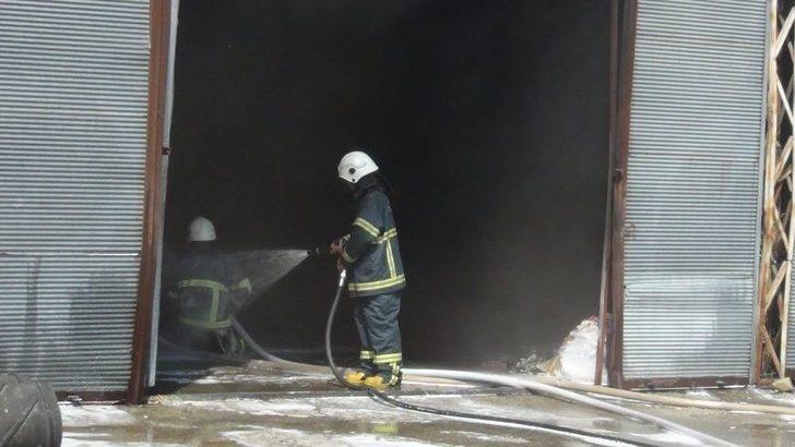 Kozan’da Geri Dönüşüm Deposunda Yangın G1