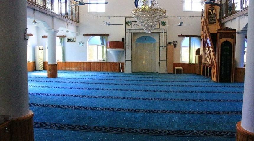B&uuml;y&uuml;kşehir Belediyesi Cami Halılarını Yeniliyor