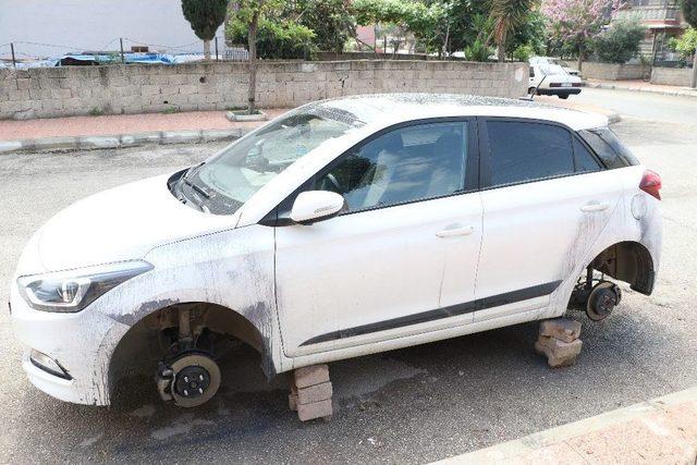 Araç Sahiplerinin Korkulu Rüyası Hırsızlar Önce Güvenlik Kamerasına, Sonra Polise Yakalandı