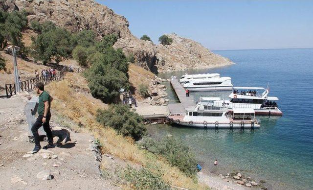 Van Gölü’nde Deniz Otobüsleri Seferleri Başlıyor