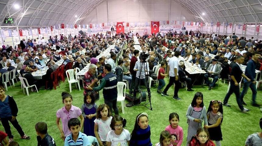 B&uuml;y&uuml;kşehir Belediyesi İftarları Devam Ediyor