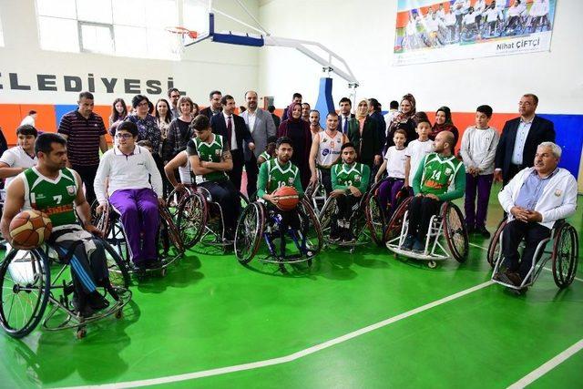 &Ouml;ğrenciler Bir G&uuml;nlerini Engellilerle Ge&ccedil;irdi 2