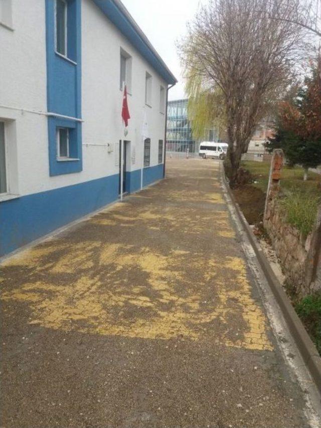 112 Acil Sağlık İstasyonu G&ouml;revlileri &Ccedil;amurdan Kurtuldular 1