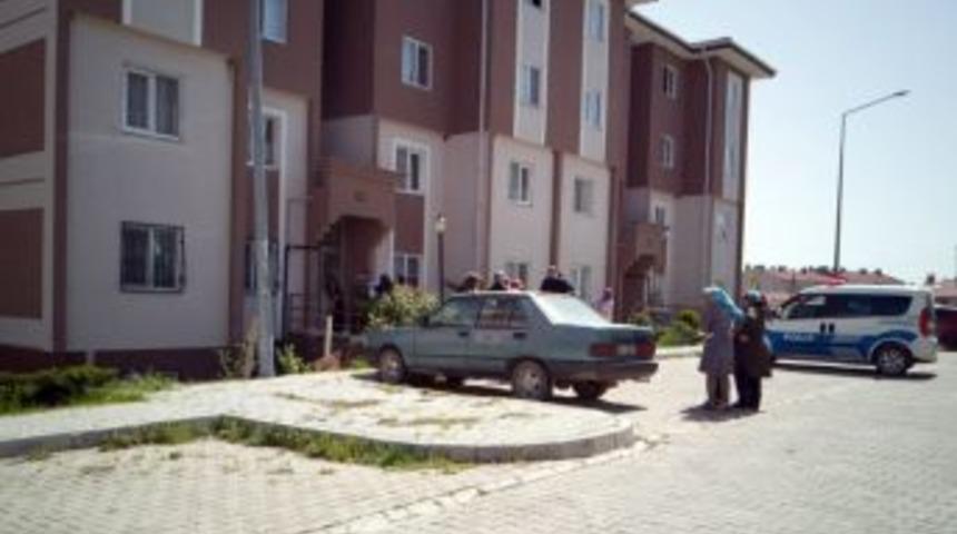 Apartmanın 4&rsquo;&uuml;nc&uuml; Katından D&uuml;şen &Ccedil;ocuk Yaralandı