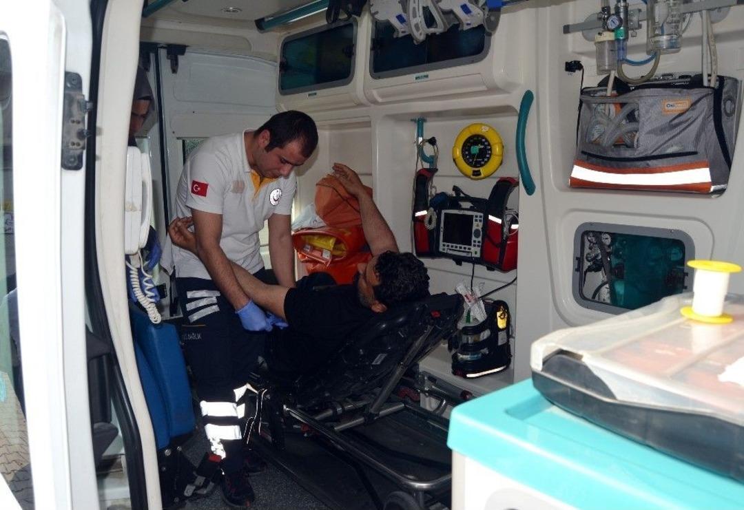 Adana&rsquo;da Trafik Kazası: 2 Yaralı