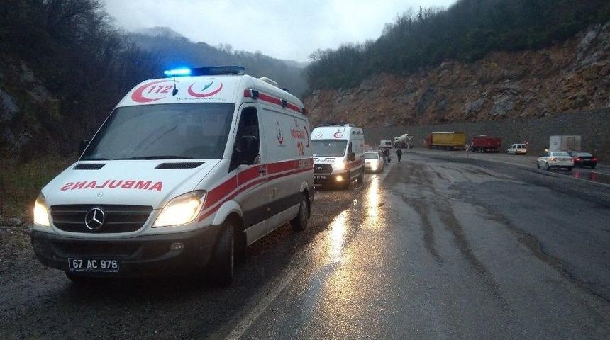 112 &Ccedil;alışanlarının Bulunduğu Otomobil Dereye U&ccedil;tu: 2 Yaralı