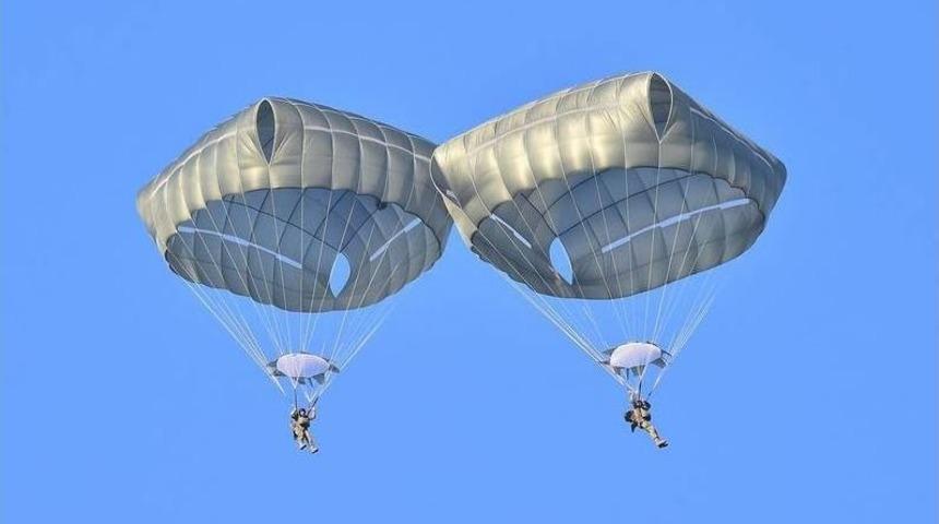 &Ouml;zel Kuvvetlerden &ldquo;statik Paraş&uuml;t Atlayışı&rdquo;